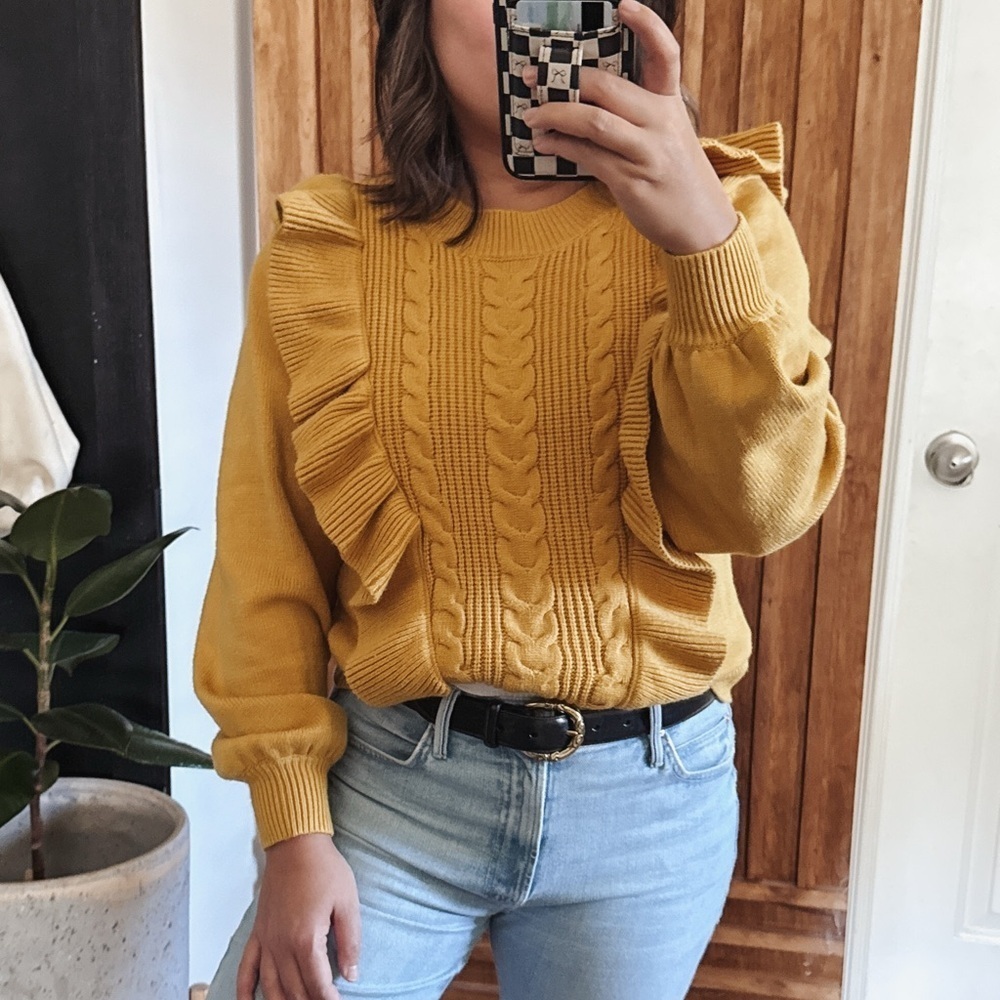 dRA Los Angeles Yellow Ruffle Knitted Sweater. Size M